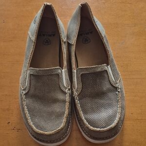 Ariat Cruiser 360 - Tan and Brown Slip On. Size 10M